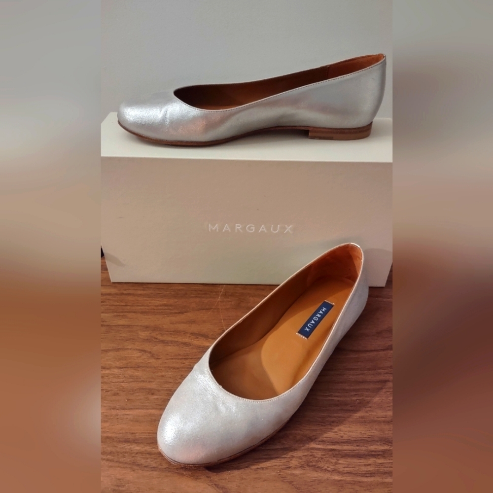 Handcrafted leather flats
